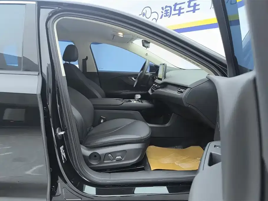 Hongqi E-QM5 — фото 2