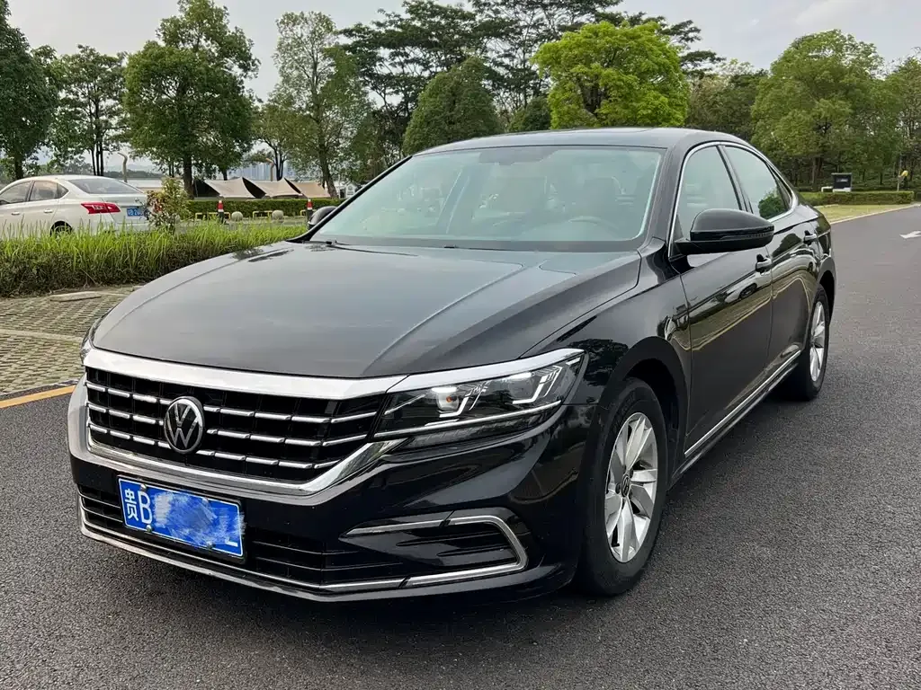 Volkswagen Passat — фото 1