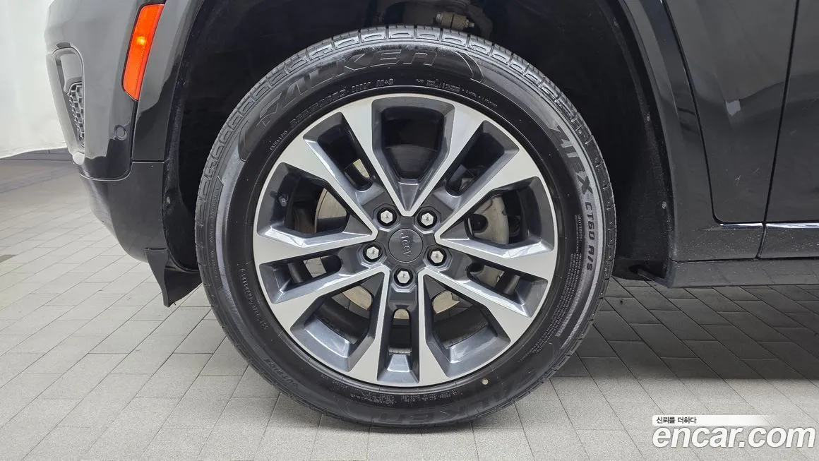 Jeep Cherokee — фото 10