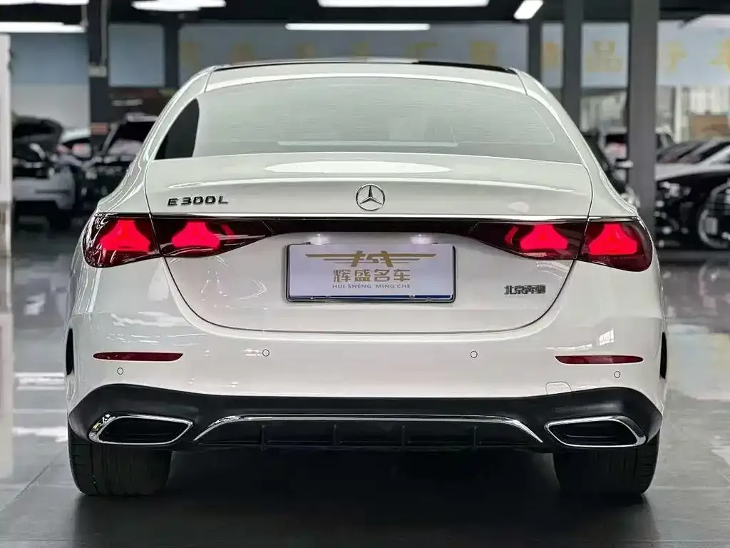 Mercedes-Benz E-Class — фото 4