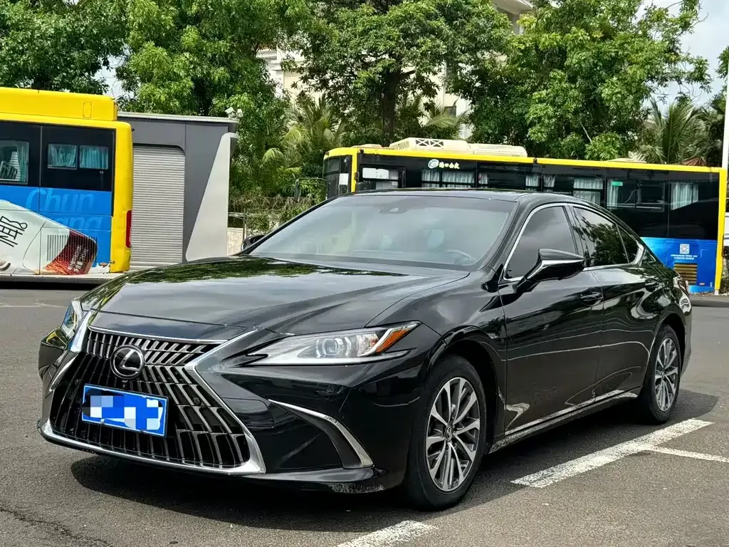 Lexus ES — фото 1