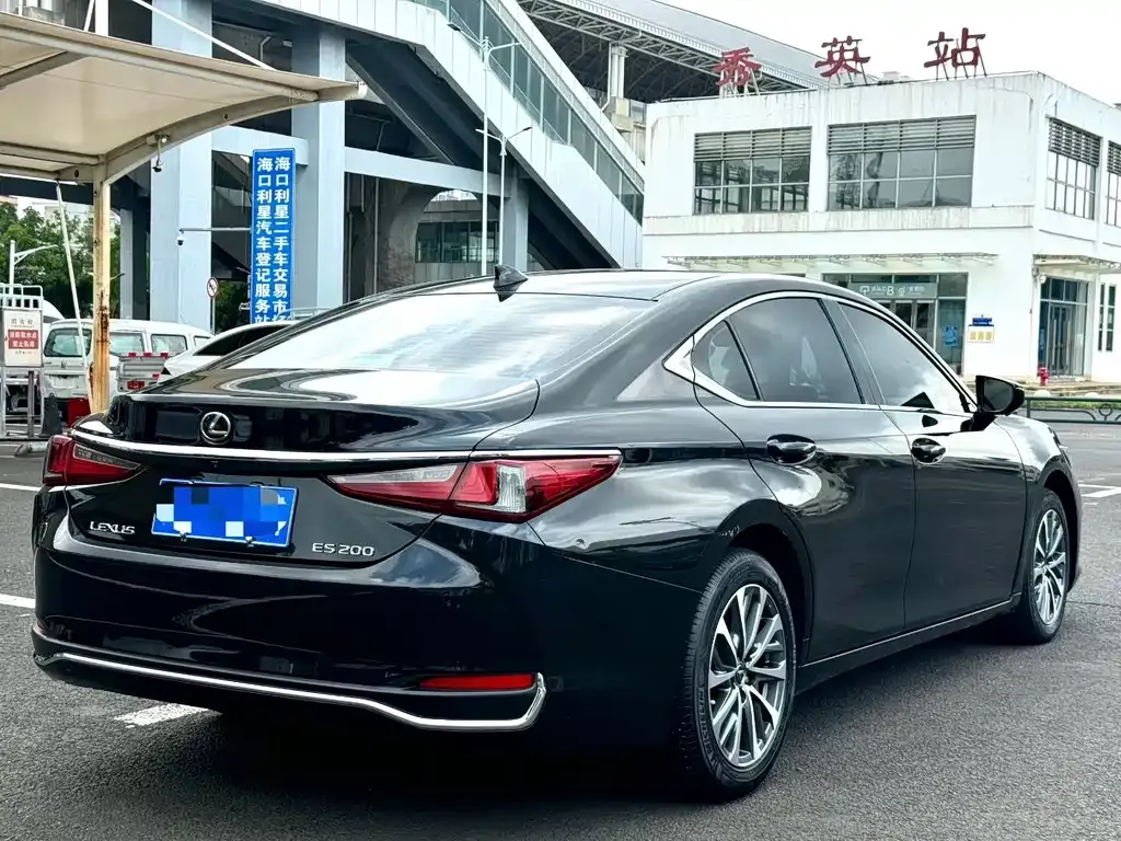 Lexus ES — фото 8