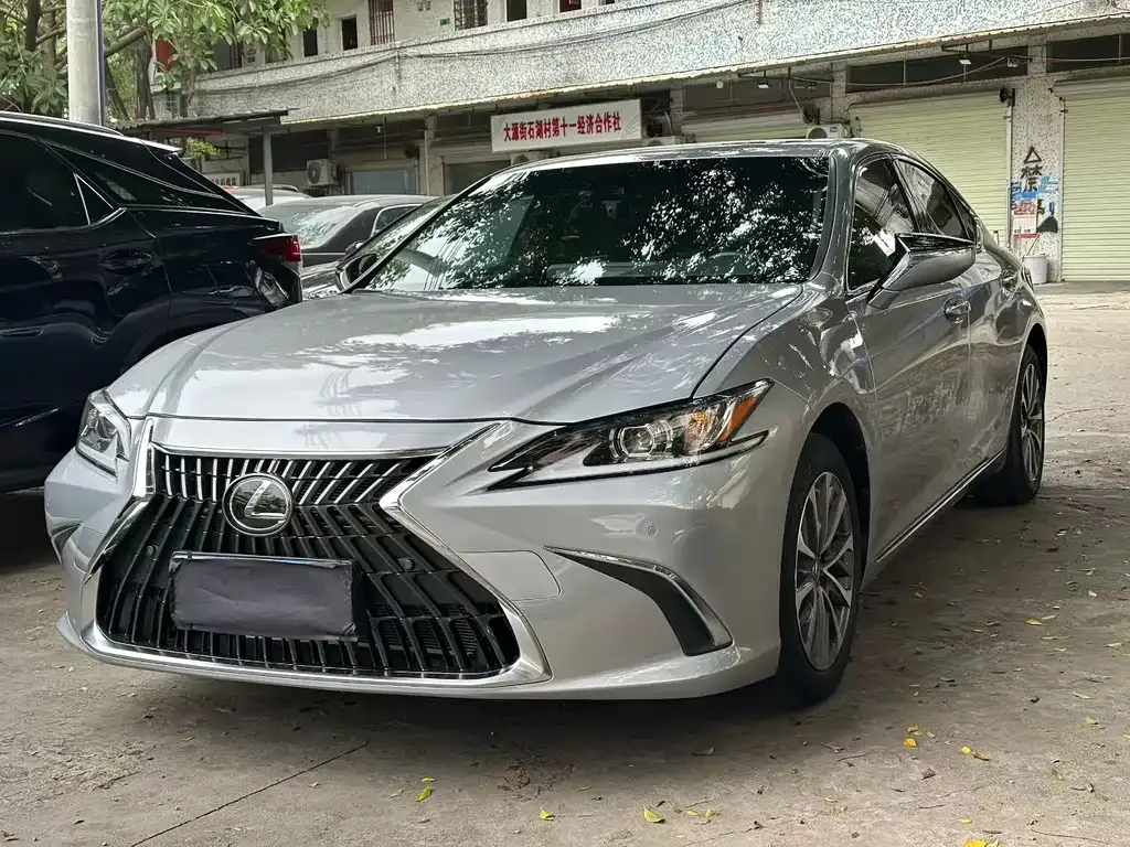 Lexus ES — фото 1
