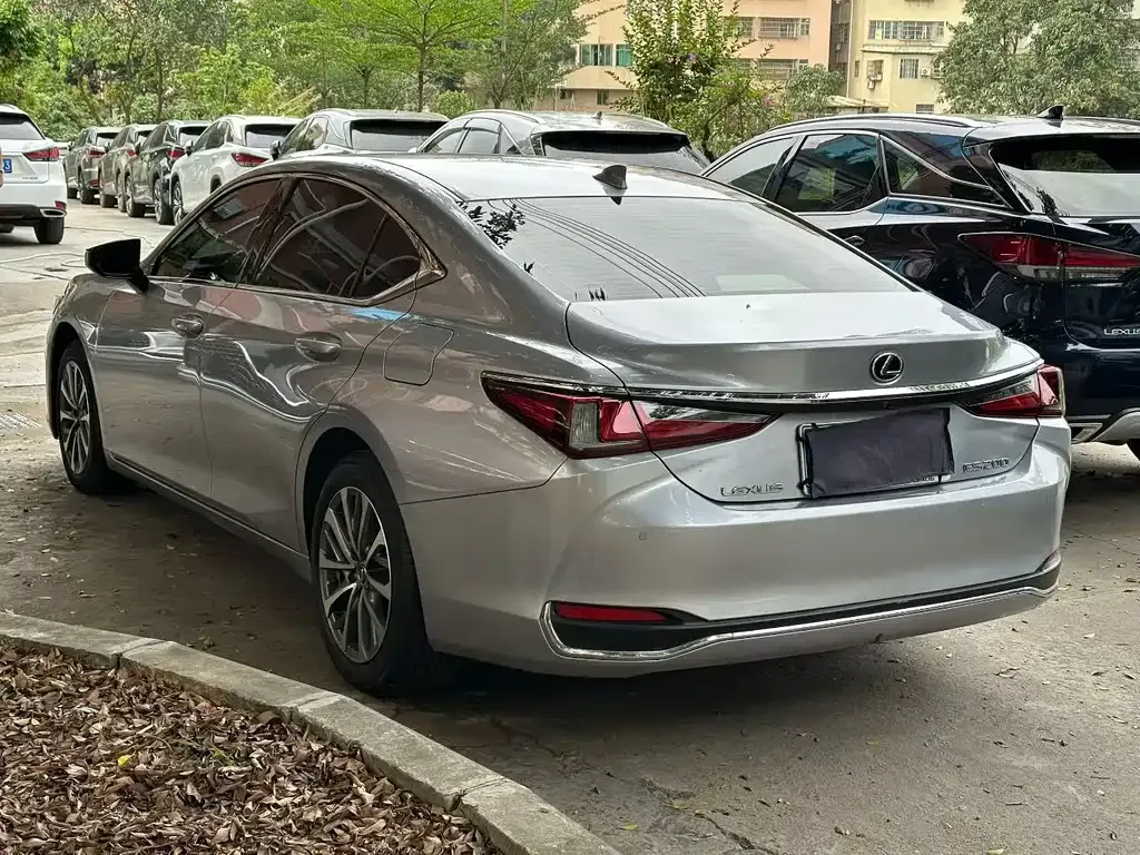 Lexus ES — фото 8