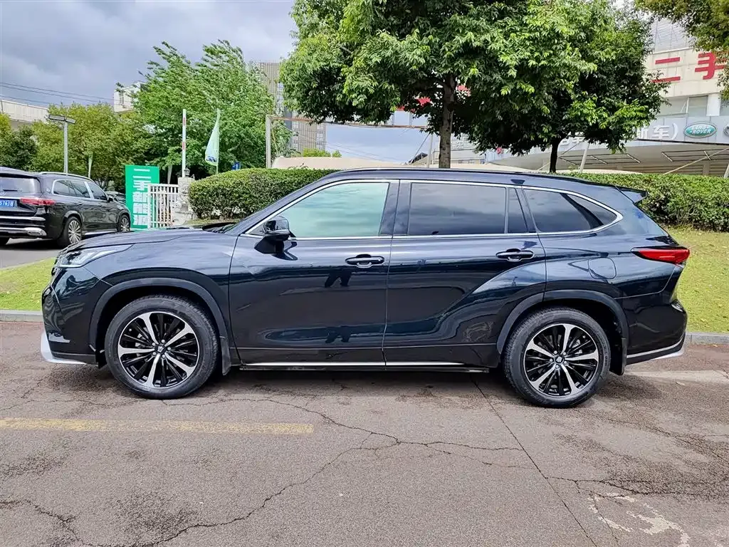 Toyota Crown Kluger — фото 10