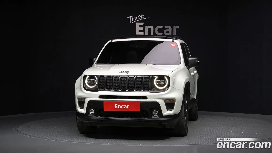 Jeep Renegade — фото 3