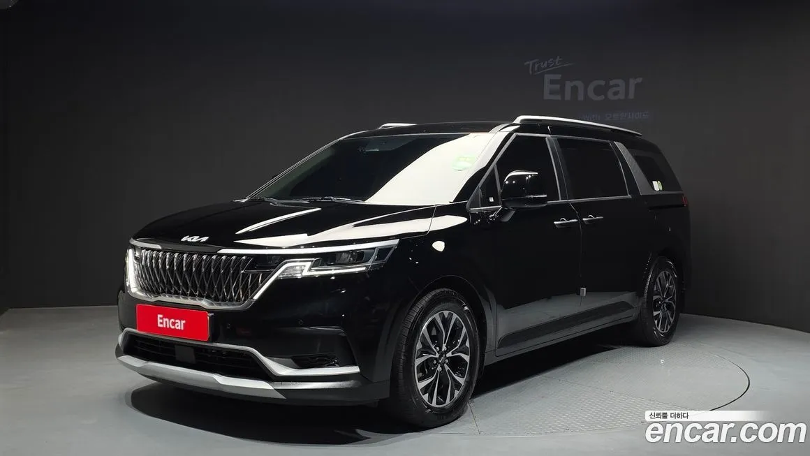 Kia Carnival — фото 1