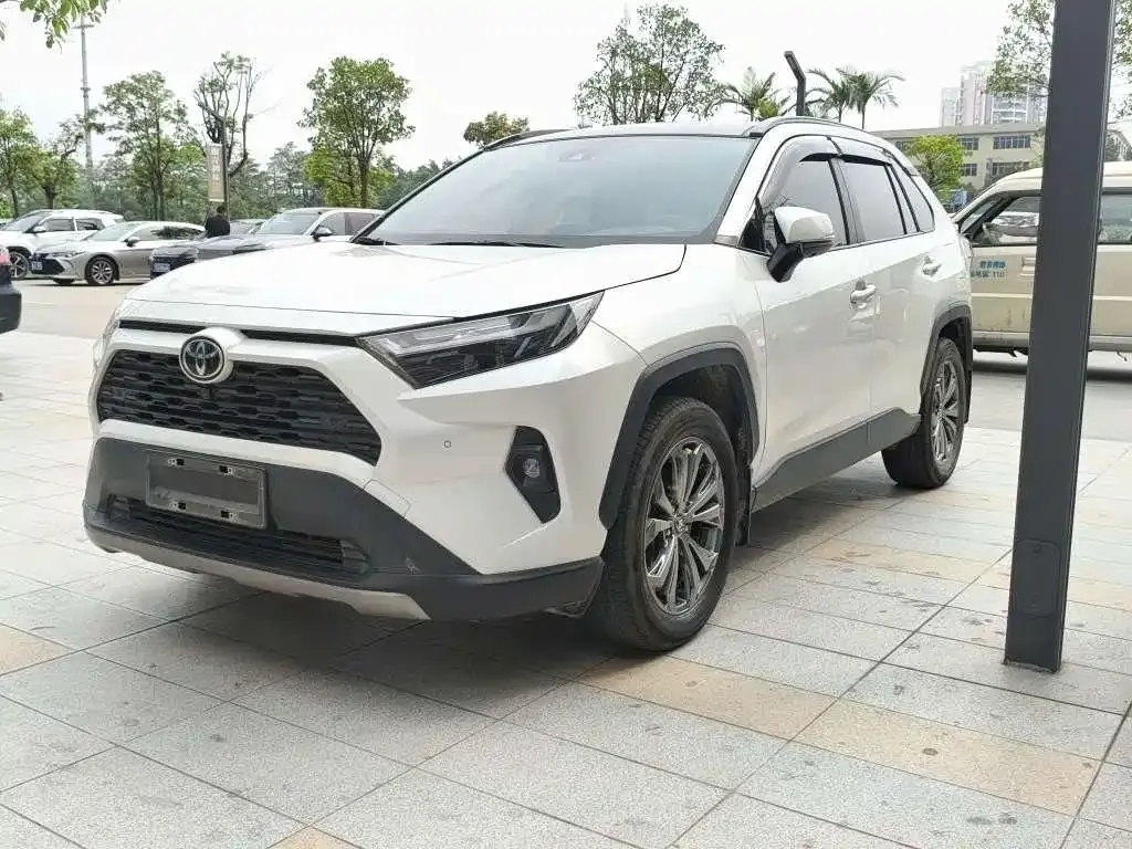 Toyota RAV4 — фото 1