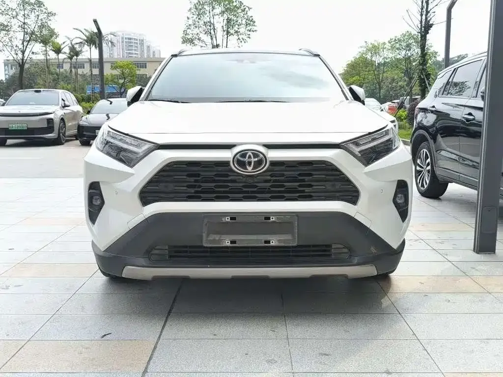 Toyota RAV4 — фото 3