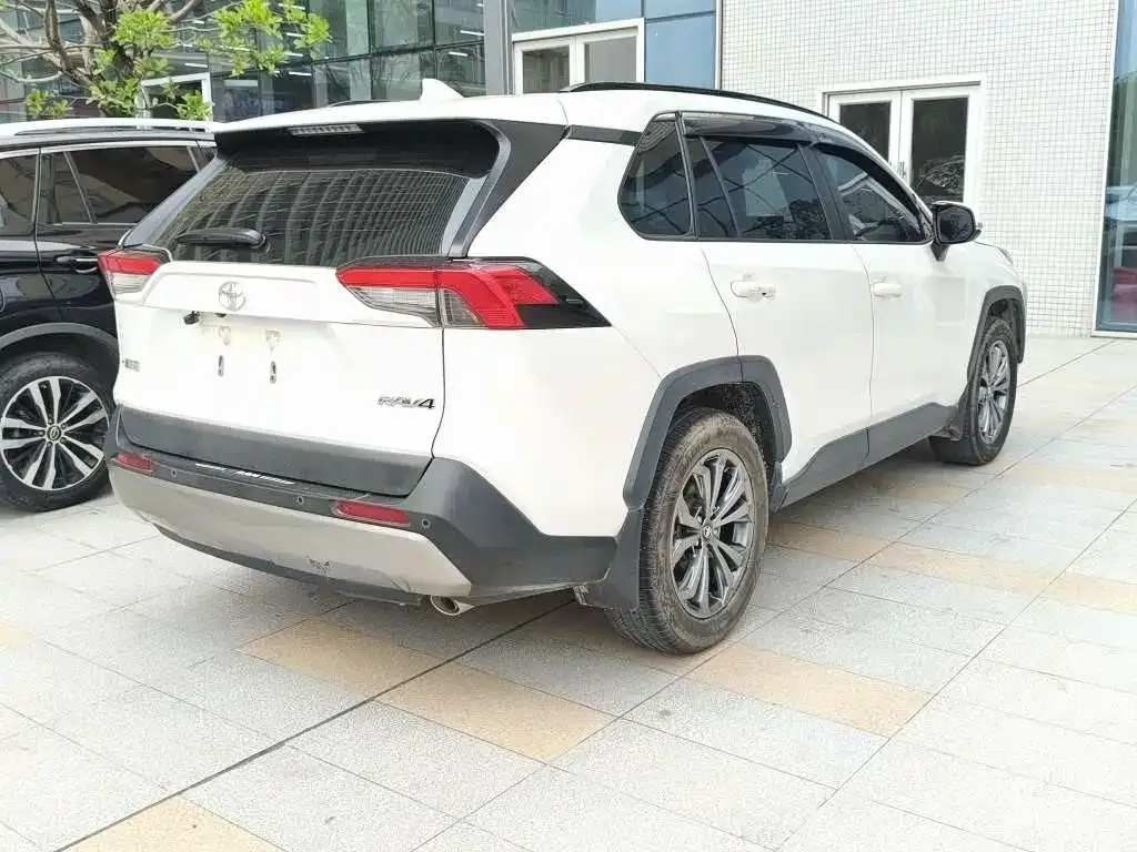 Toyota RAV4 — фото 4