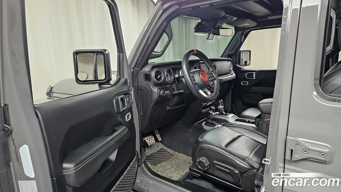 Jeep Wrangler — фото 8