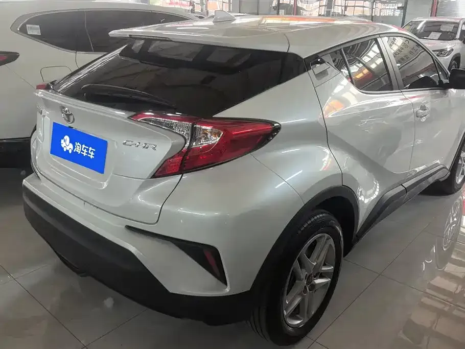 Toyota C-HR — фото 9