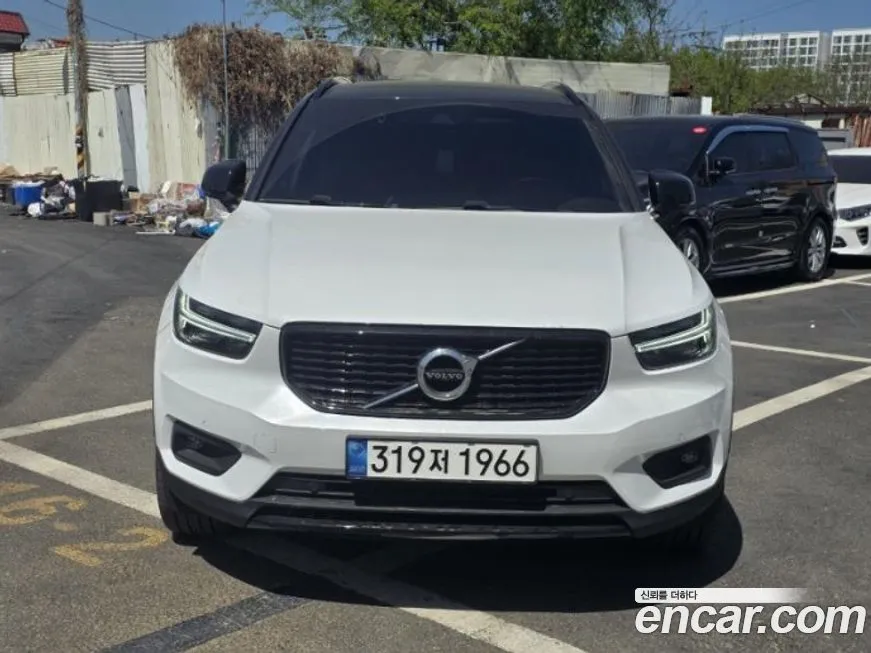 Volvo XC40 — фото 1