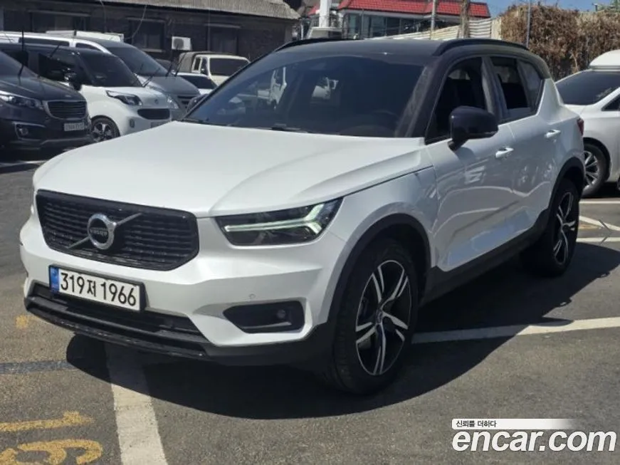 Volvo XC40 — фото 4