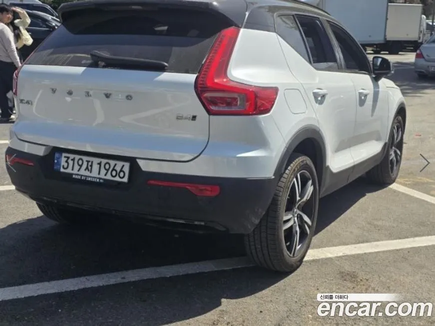 Volvo XC40 — фото 3