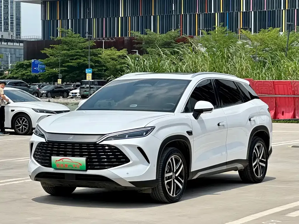 BYD L DM-i — фото 1