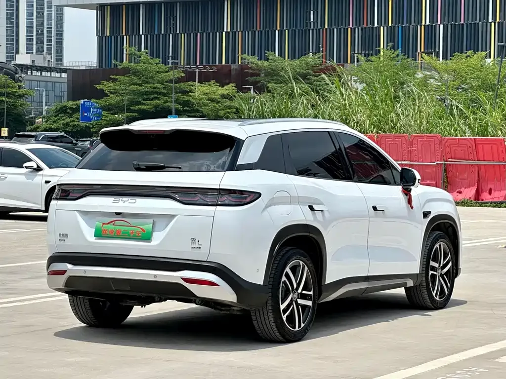 BYD L DM-i — фото 8