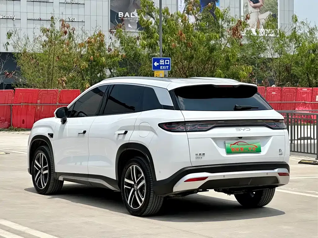 BYD L DM-i — фото 10
