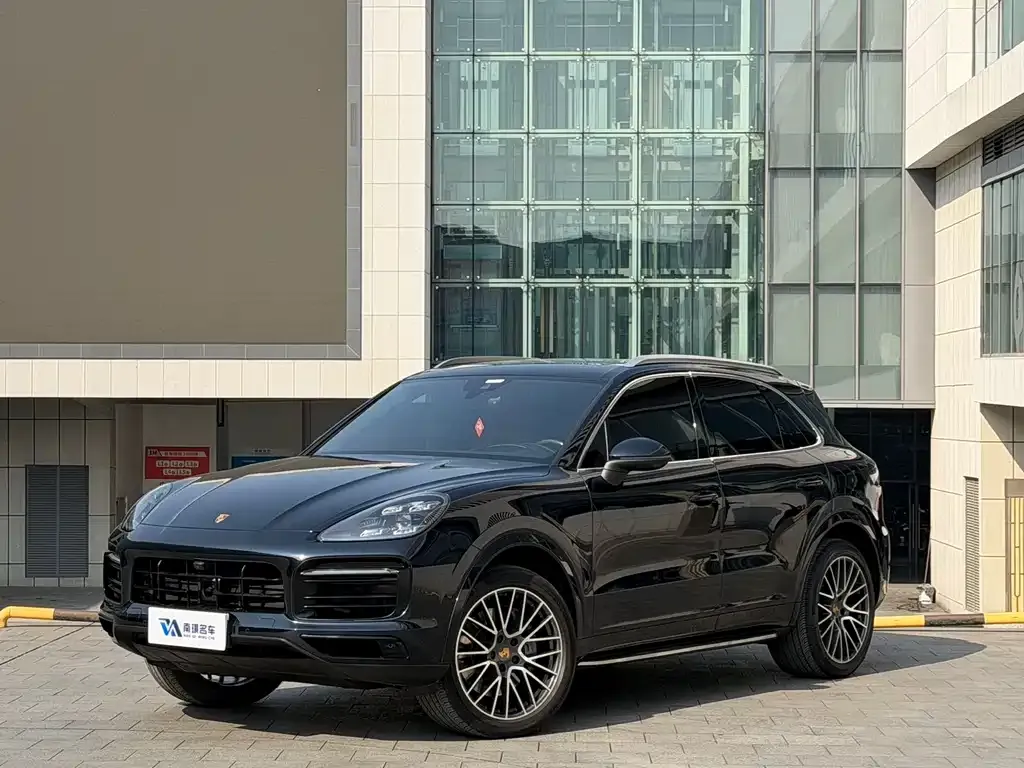 Porsche Cayenne — фото 1