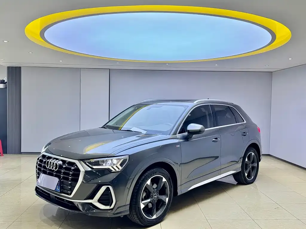 Audi Q3 — фото 1