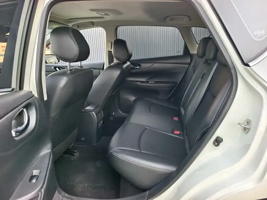 Nissan Tiida — фото 3