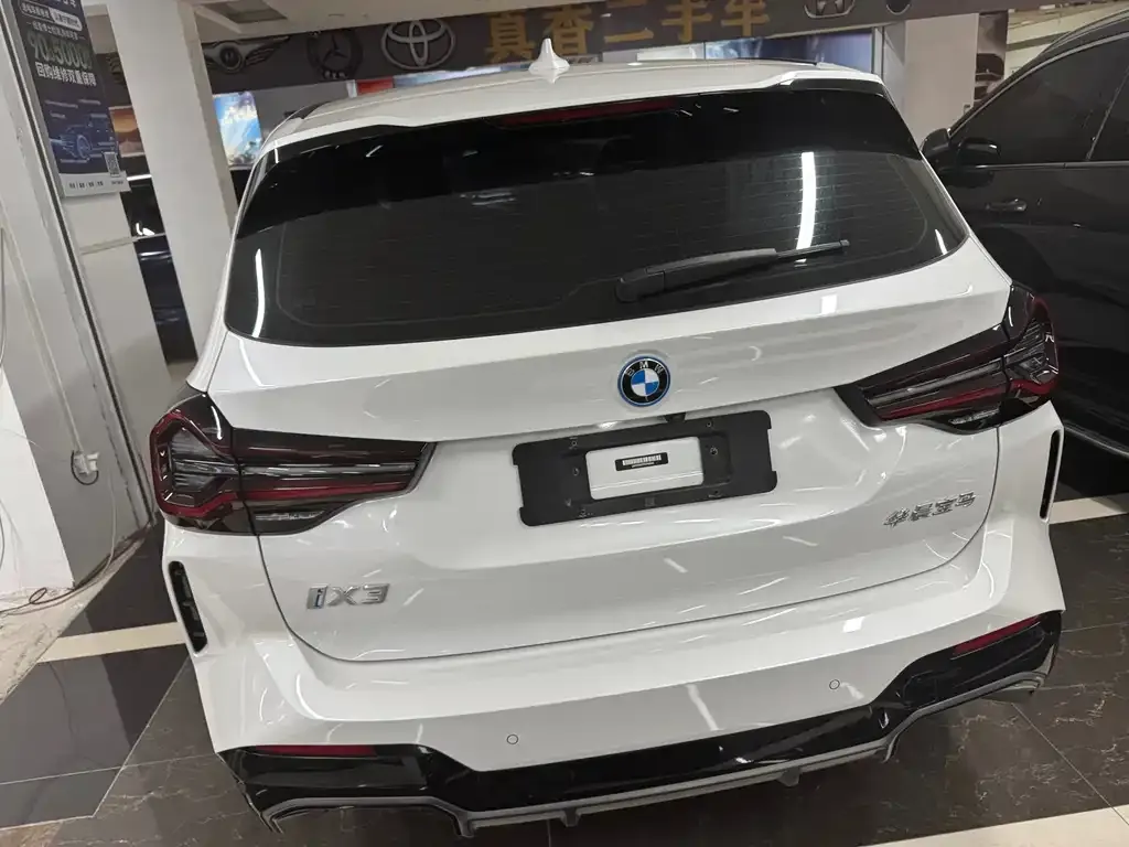 BMW iX3 — фото 10