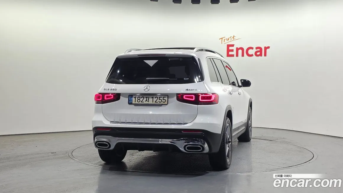 Mercedes-Benz GLB-Class — фото 10