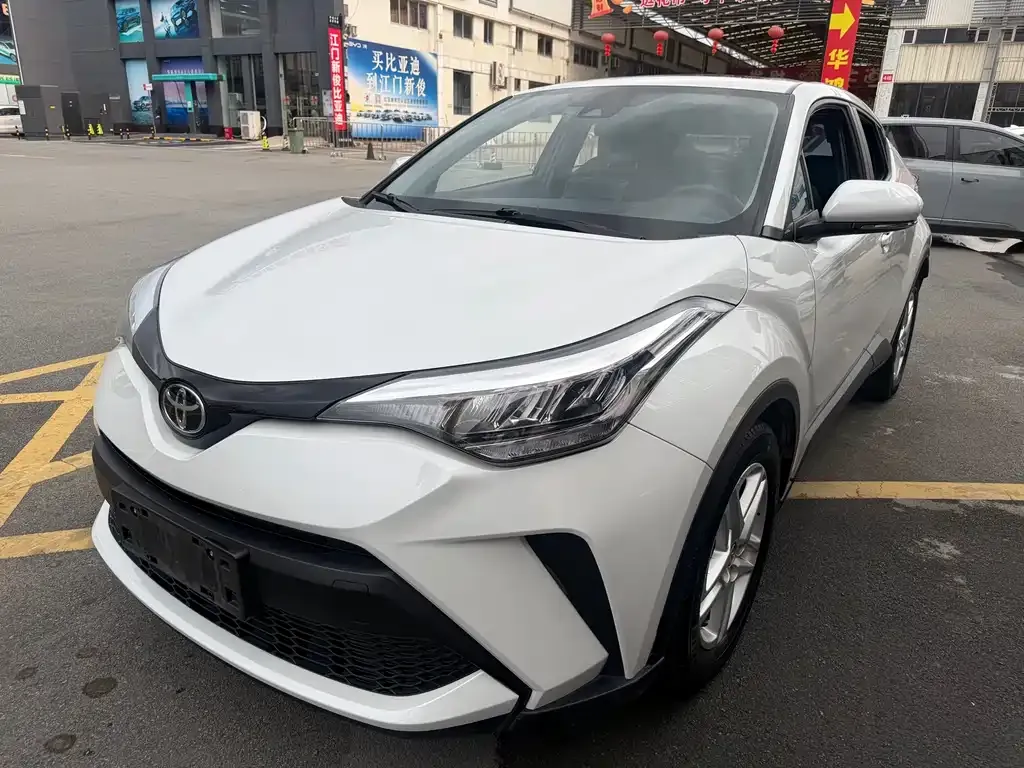 Toyota C-HR — фото 1