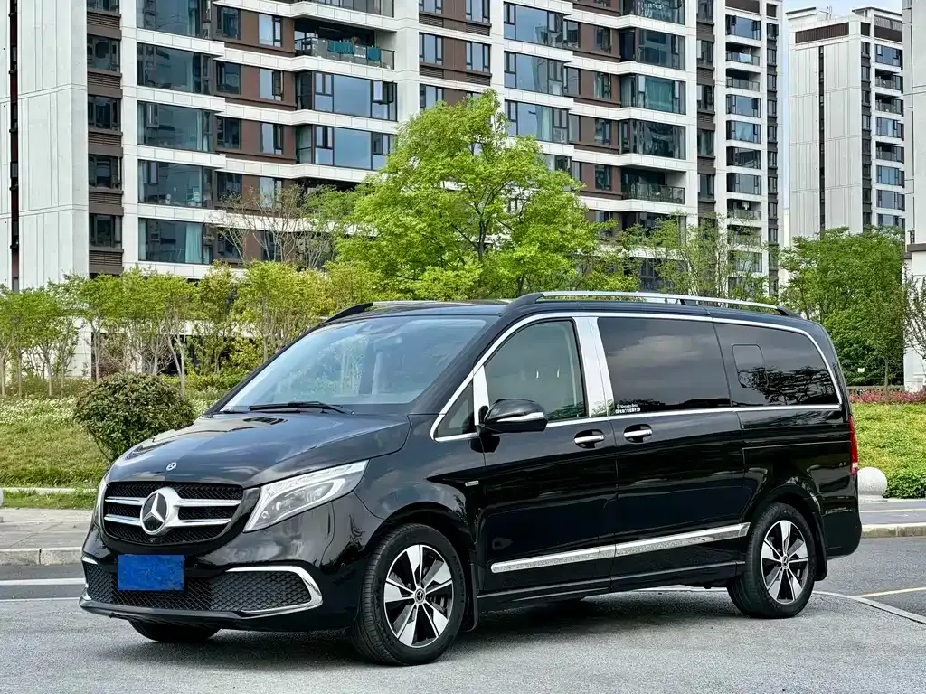 Mercedes-Benz V-Class — фото 1