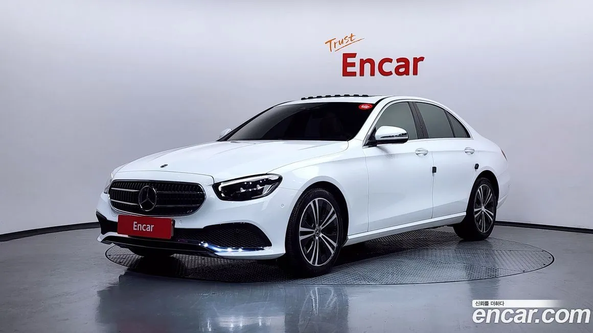 Mercedes-Benz E-Class — фото 1
