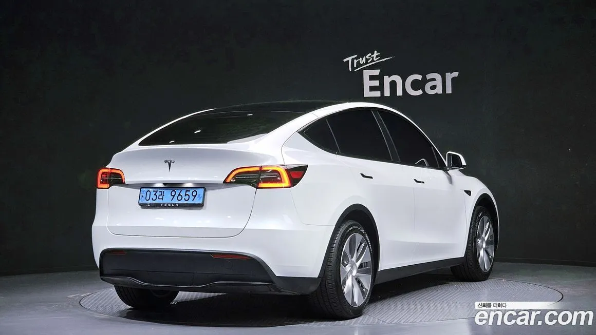 Tesla Model Y — фото 8