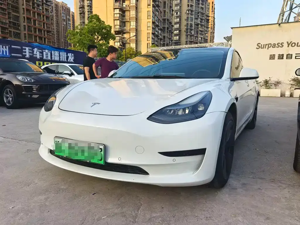 Tesla Model 3 — фото 1
