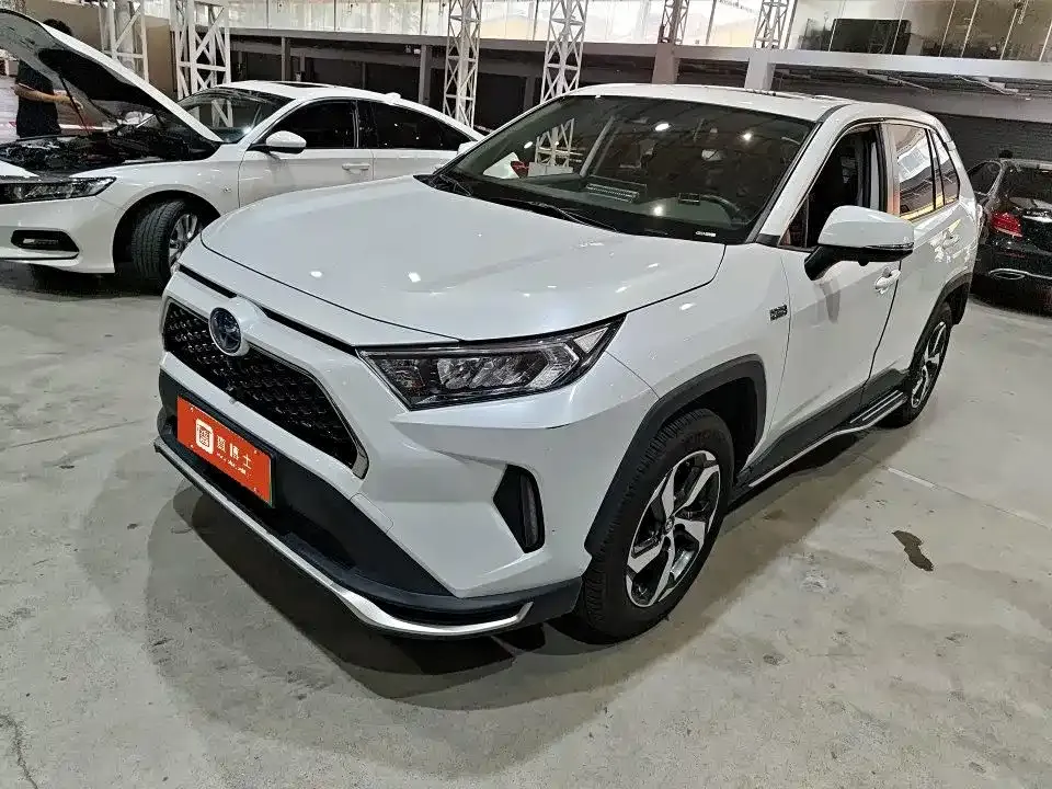 Toyota RAV4 Prime — фото 1