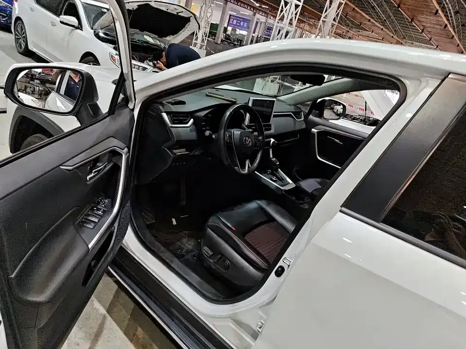 Toyota RAV4 Prime — фото 2