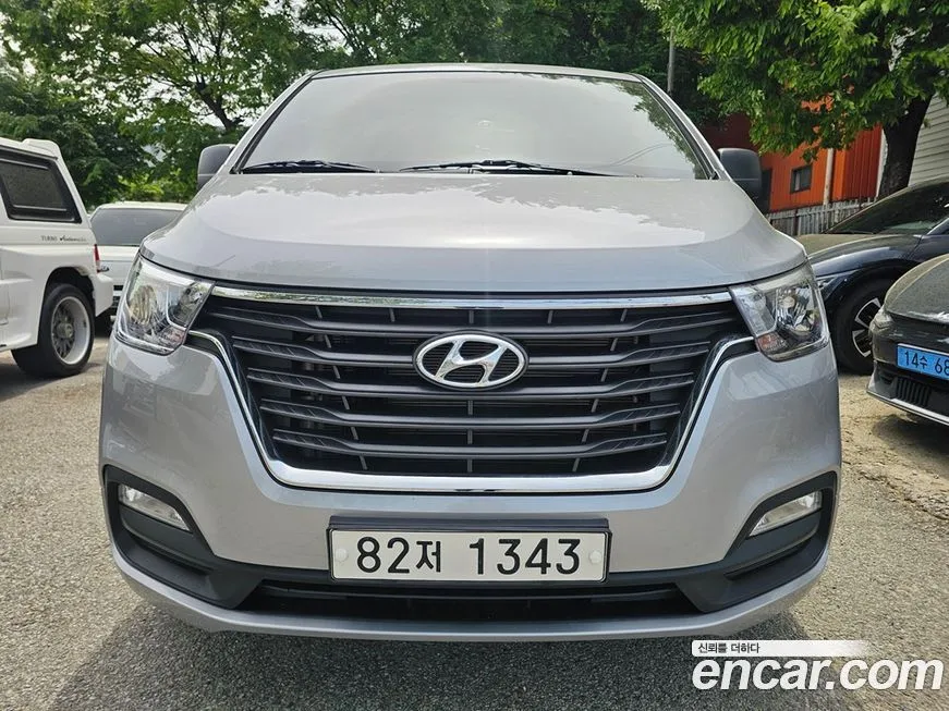 Hyundai Starex — фото 1