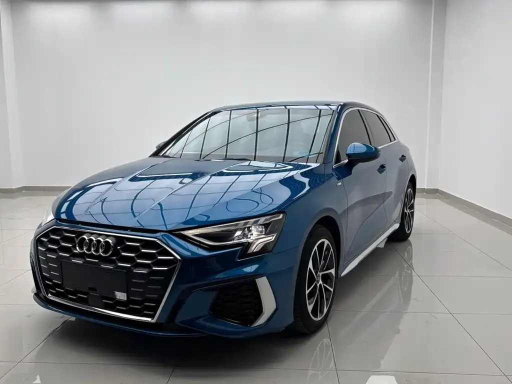 Audi A3 — фото 1
