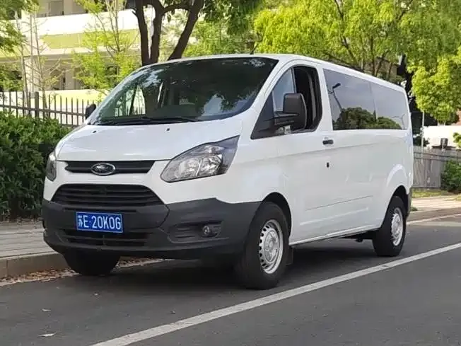 Ford Transit — фото 1