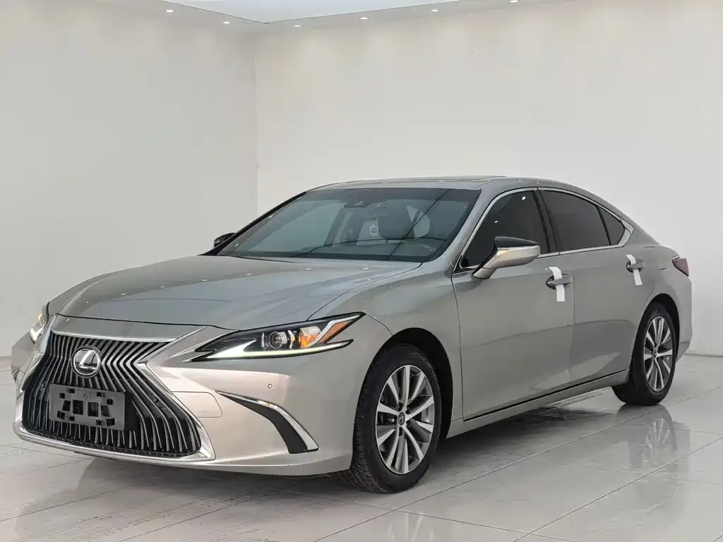 Lexus ES — фото 1