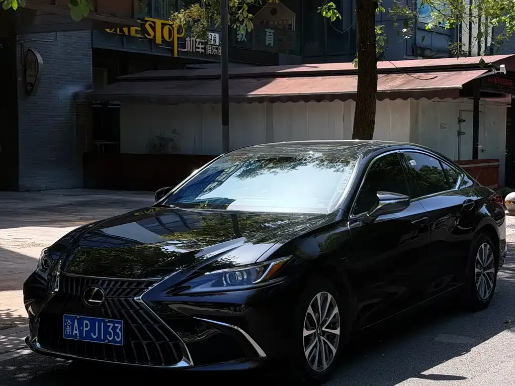 Lexus ES — фото 1