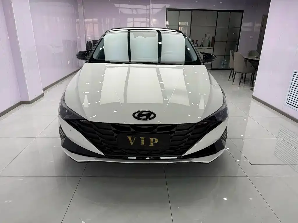 Hyundai Elantra — фото 3