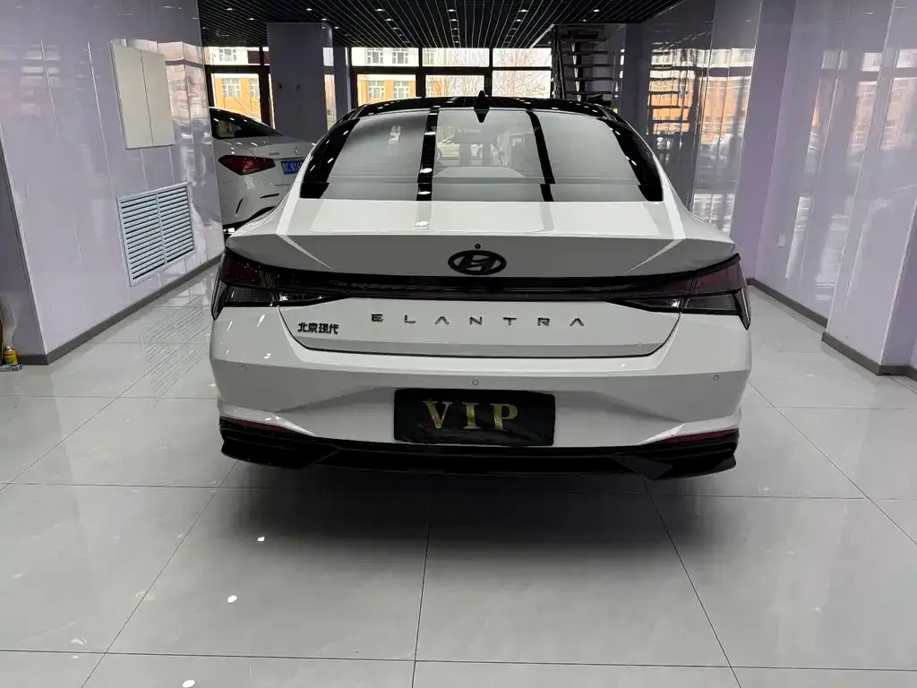 Hyundai Elantra — фото 4