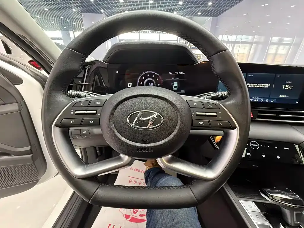 Hyundai Elantra — фото 8