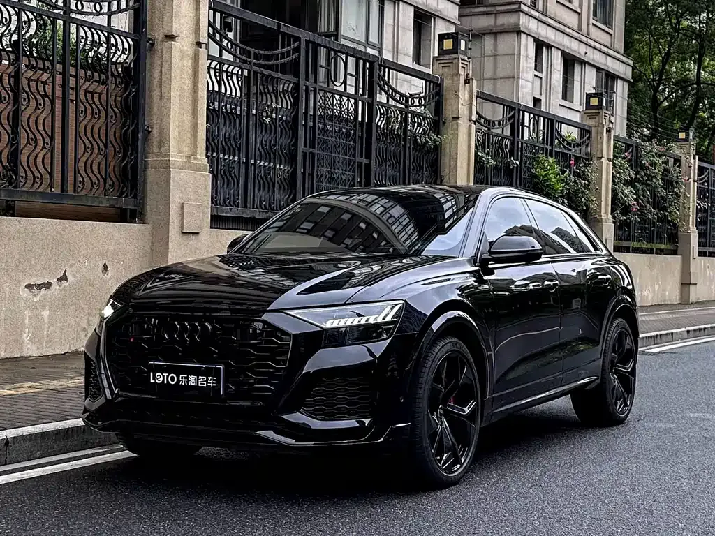 Audi RS Q8 — фото 1