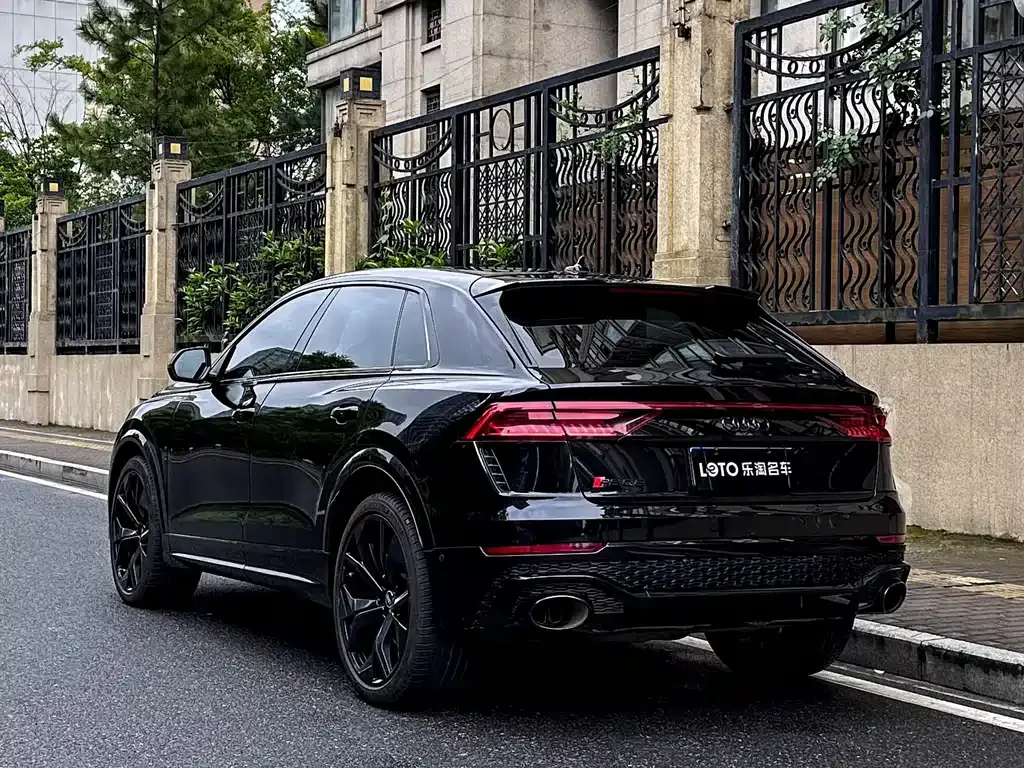 Audi RS Q8 — фото 9