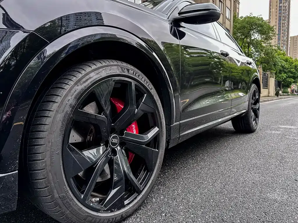 Audi RS Q8 — фото 2