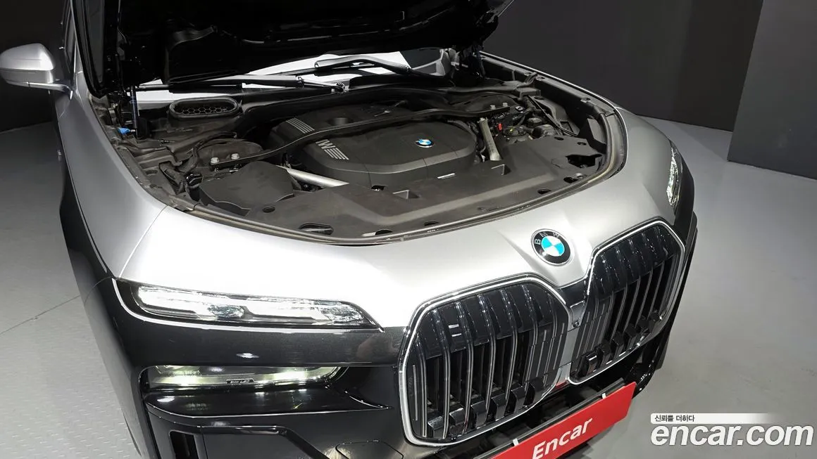BMW 7-Series — фото 10