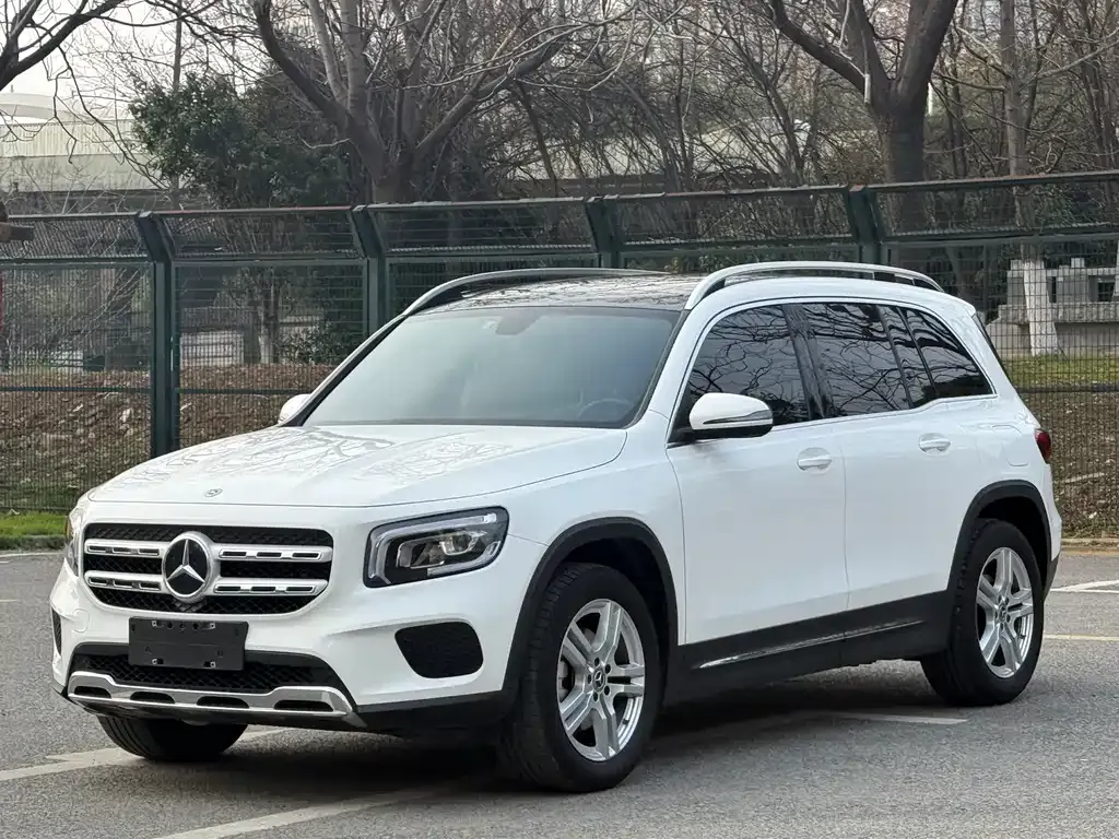 Mercedes-Benz GLB — фото 1