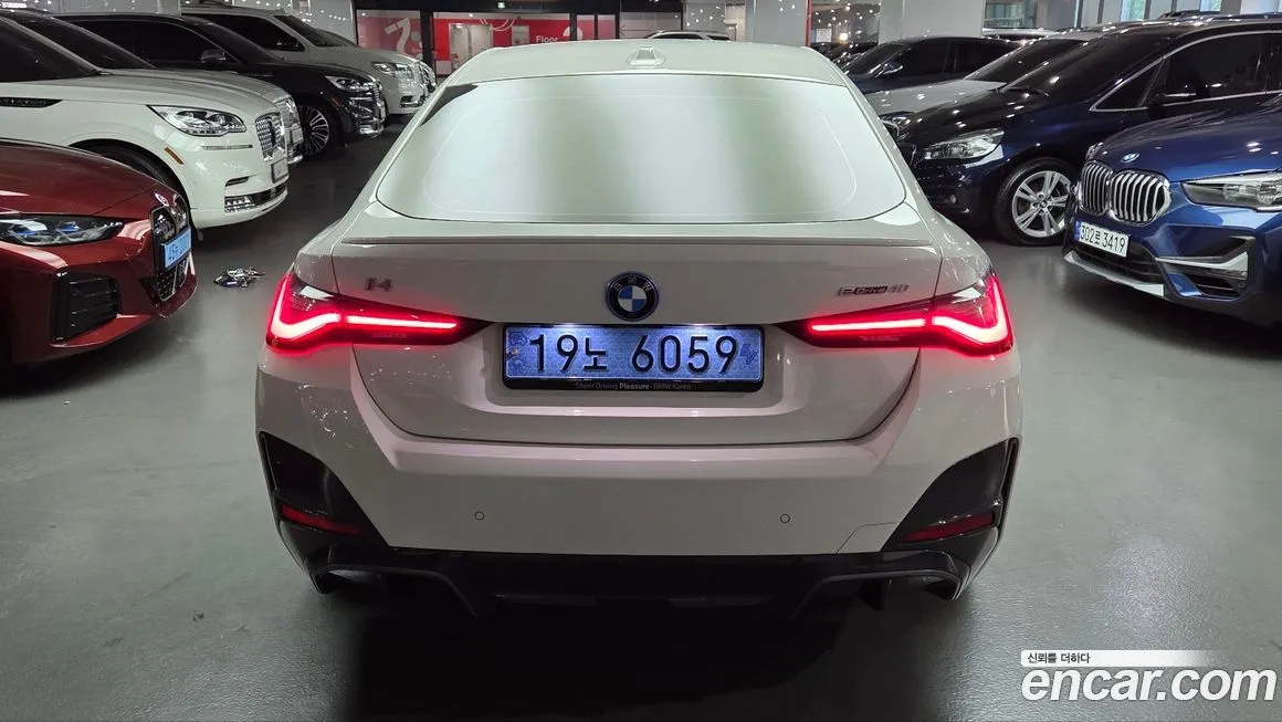 BMW i4 — фото 7