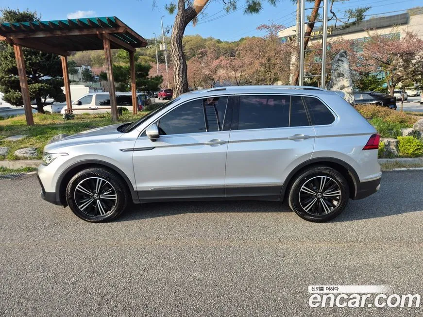 Volkswagen Tiguan — фото 10
