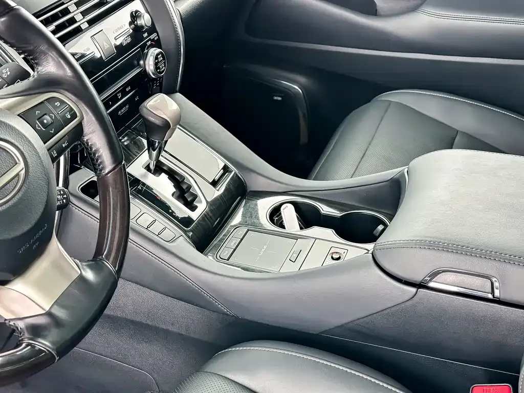 Lexus LM — фото 8